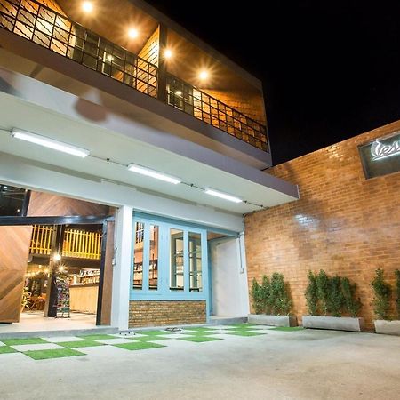 Vestique Hostel Chiang Mai Buitenkant foto